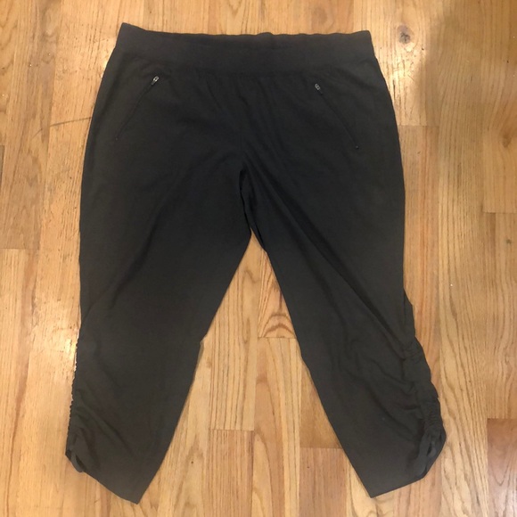 tek gear Pants & Jumpsuits Tek Gear X Grey Capri Active Pants In